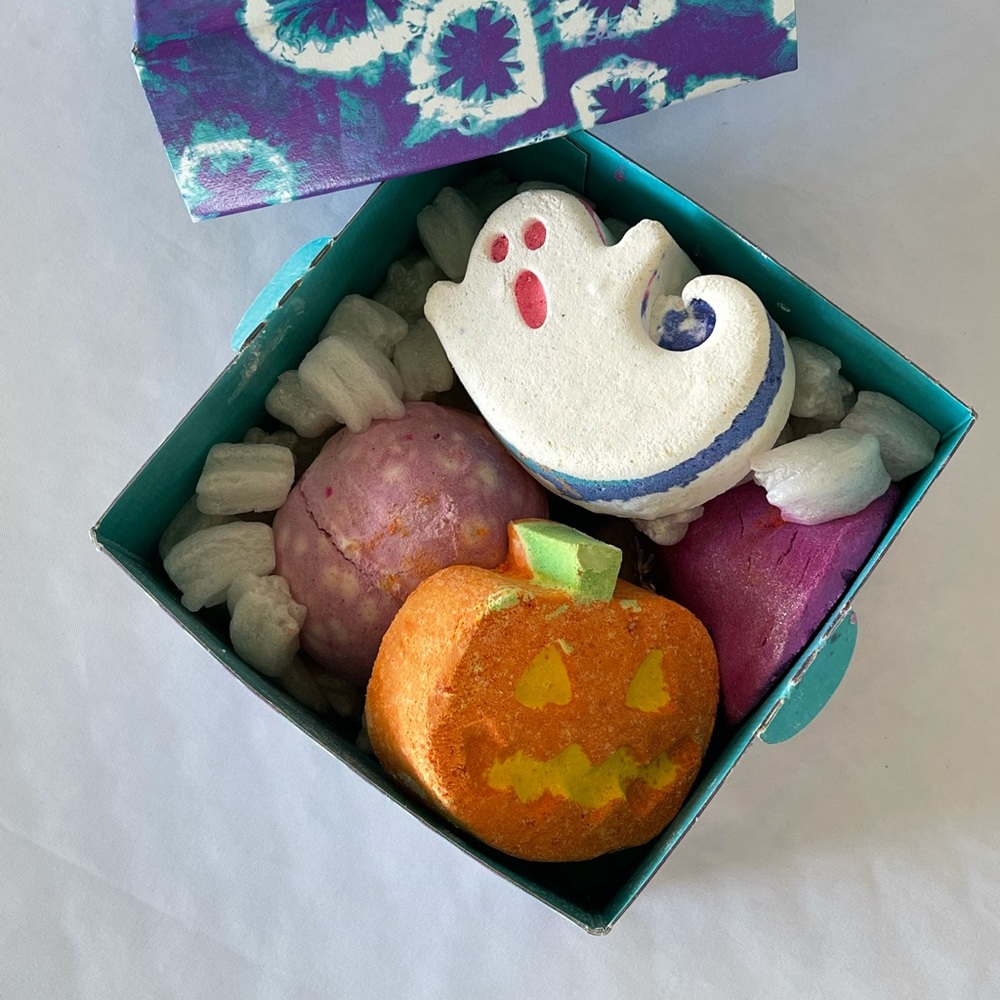 Lush bath bomb goodie box
